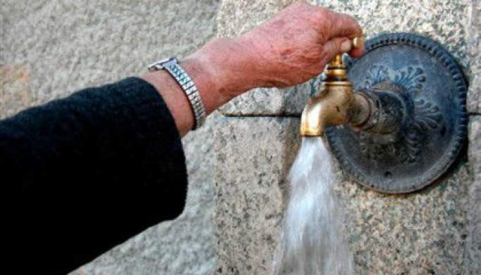 Mais de um terço da água distribuída em Portugal não é faturada