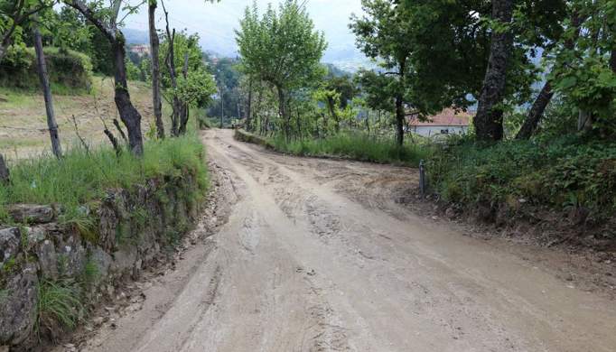 RIBEIRA DE PENA: Decorrem obras de pavimentação em Alvite