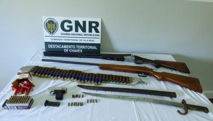 MONTALEGRE: Detida mulher por posse de arma proibida