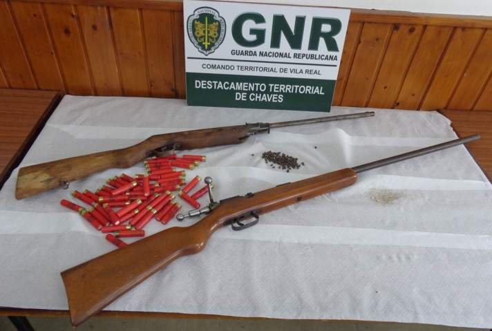 GNR detém homem por crime de detenção de arma proibida em Chaves